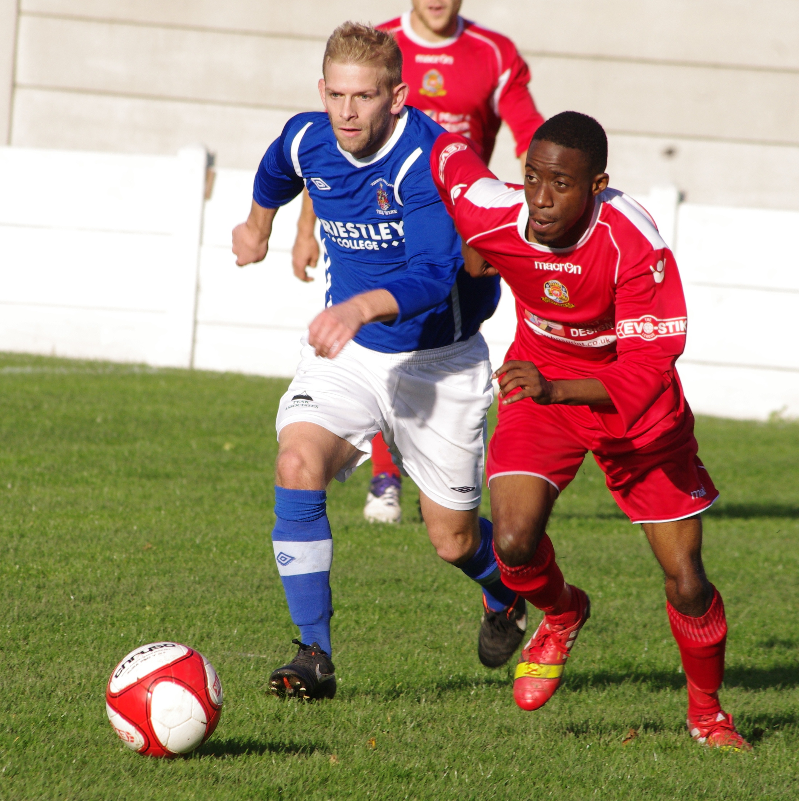 Fernando Moke moves away from Chris Gaghan