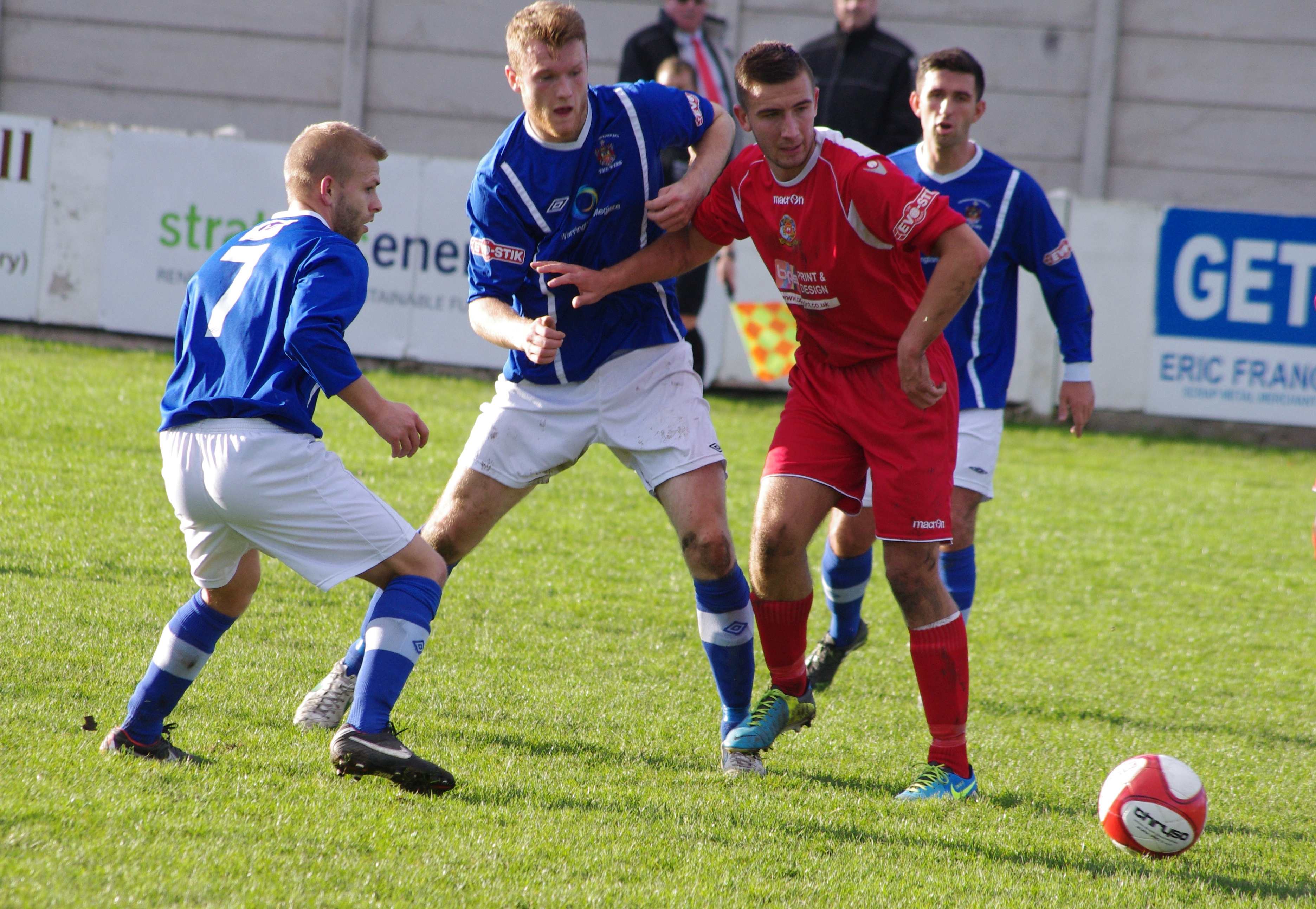 Calum Ward battles with the Warrington defence