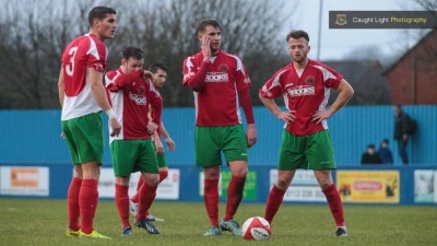 Mike Morris lines his free kick which flashed wide. Photo: Caught Light Photography 