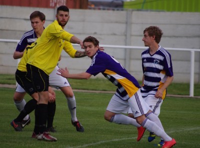 Jack Steers looks to latch onto a Hemsworth free kick