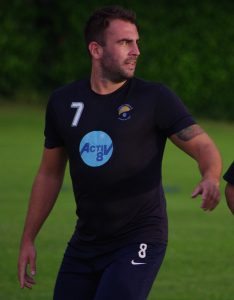 Former Leeds United midfielder Simon Walton trained with Garforth Town on Thursday