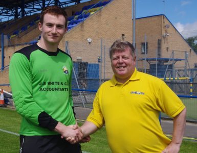 Star goalkeeper Paul Hagreen (left) has pledged to play for Rob Hunter (right) and Garforth Town for the rest of the season