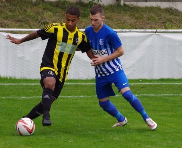 Craig Tonkinson in action for Nostell in the 1-0 defeat to Hallam