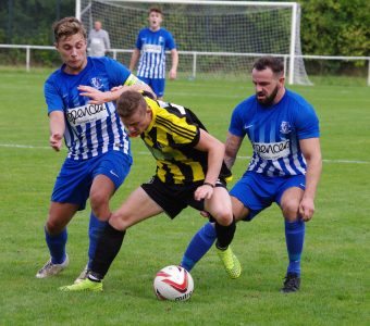 Steve Smith holds off Hallam pair Reed and Bishop